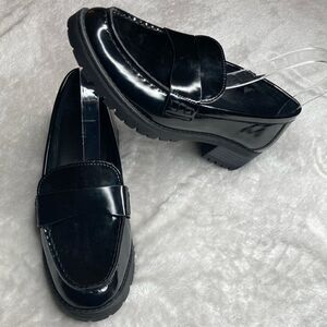 NWT OLD NAVY 9.5 Unisex Black Shiny Patent Chunky Loafers